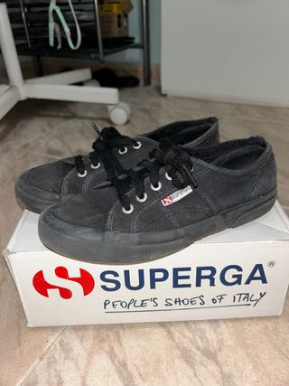 Superga negra