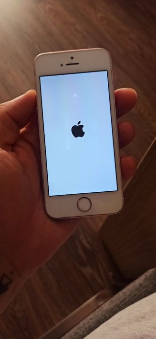 se vende mobil iphone SE . no funciona solo se enc