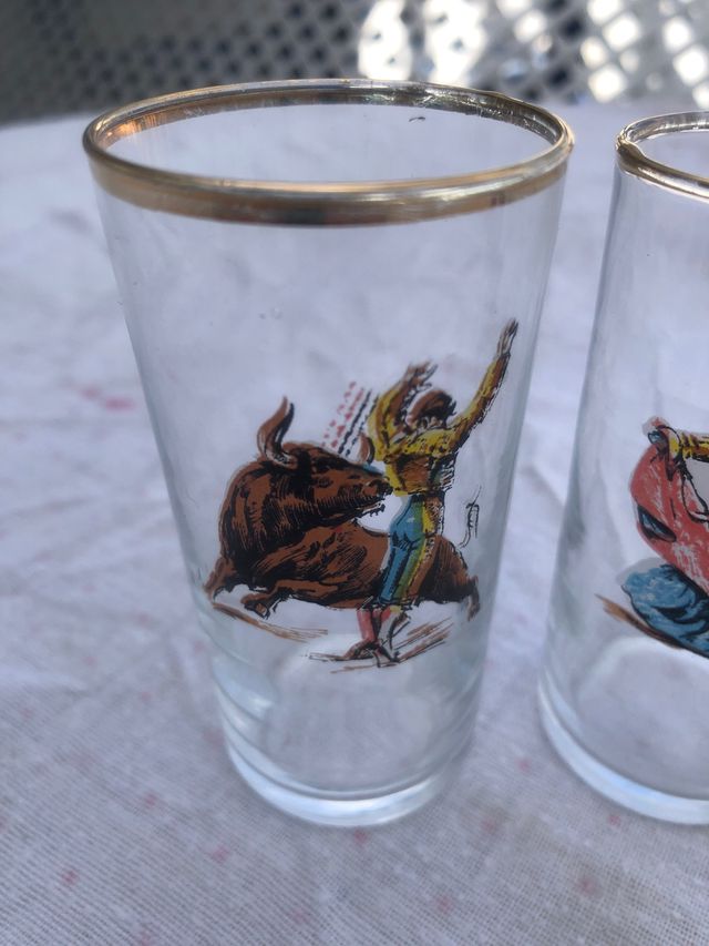 4 Vasos temática taurina.