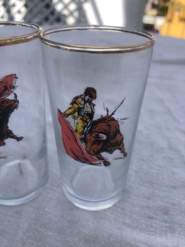 4 Vasos temática taurina.