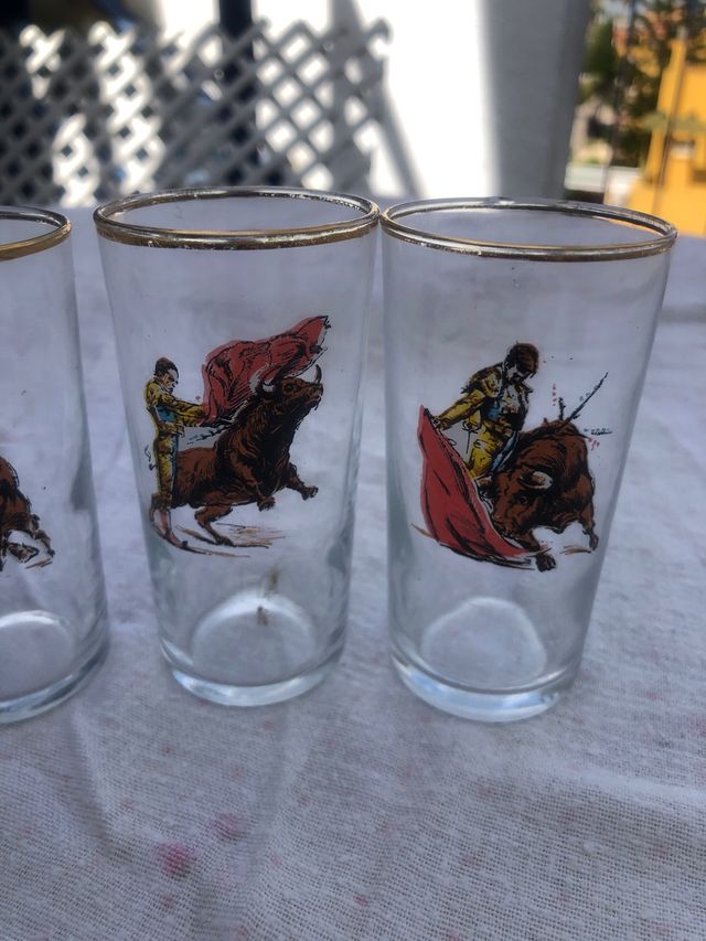 4 Vasos temática taurina.