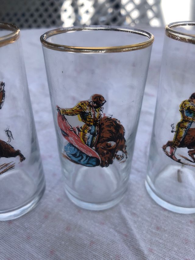 4 Vasos temática taurina.