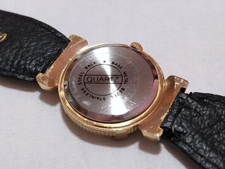 Reloj vintage 80´s bisel dorado correa cuero negra