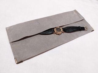 Reloj vintage 80´s bisel dorado correa cuero negra