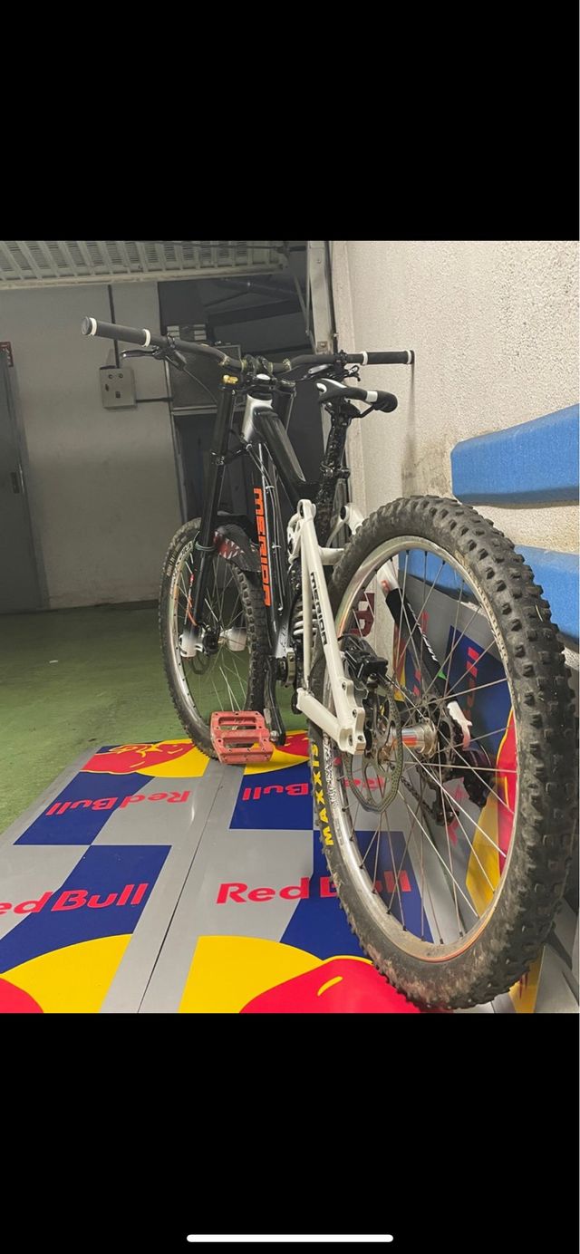 Bicicleta descenso Mérida DH