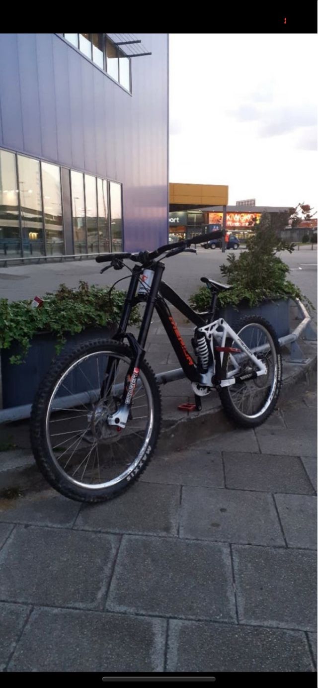 Bicicleta descenso Mérida DH