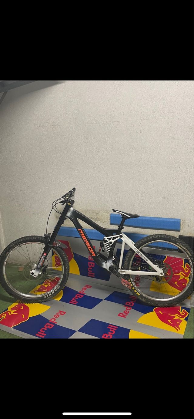 Bicicleta descenso Mérida DH