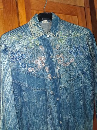 chaqueta vaquera bordada