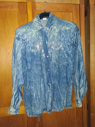 chaqueta vaquera bordada