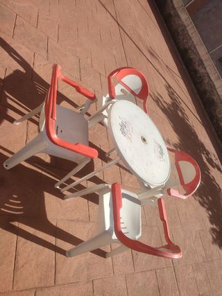 Sillas de terraza y mesas