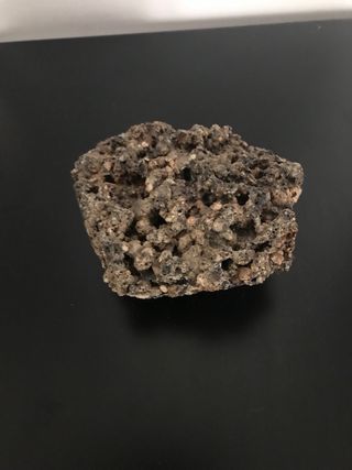 Figuras y piedra de acuario