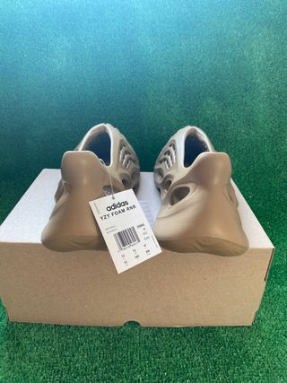ADIDAS YEEZY FOAM RNR CLAY TAUPE
