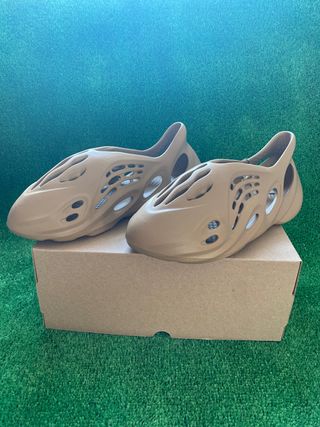 ADIDAS YEEZY FOAM RNR CLAY TAUPE