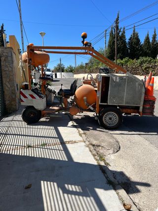 Maquina pinta bandas señalizadora vial