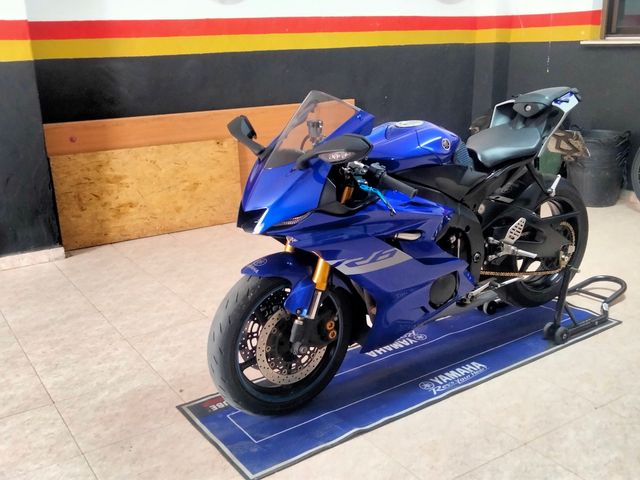 Yamaha R6r.