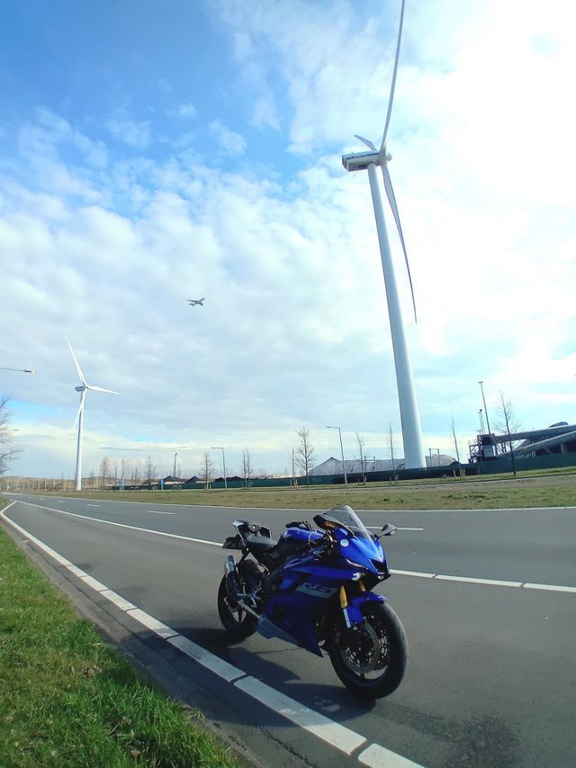 Yamaha R6r.