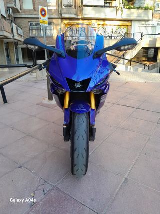 Yamaha YZF 600 R6r Restyling.