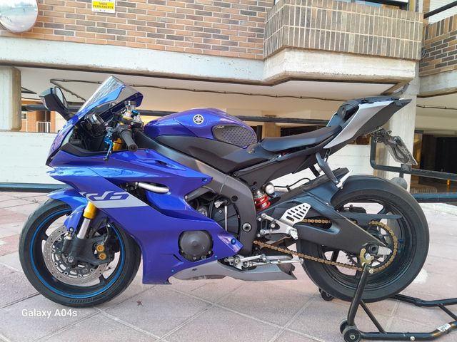 Yamaha R6r.