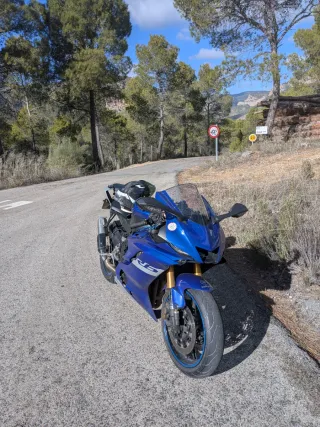 Yamaha YZF 600 R6r Restyling.