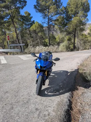 Yamaha YZF 600 R6r Restyling.