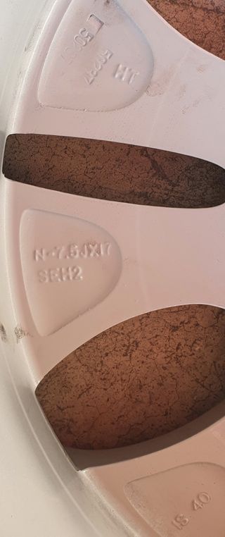 VENDO 1 LLANTA SUELTA BMW X 5