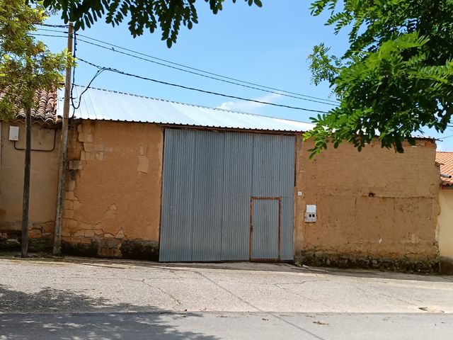 nave con pozo de agua