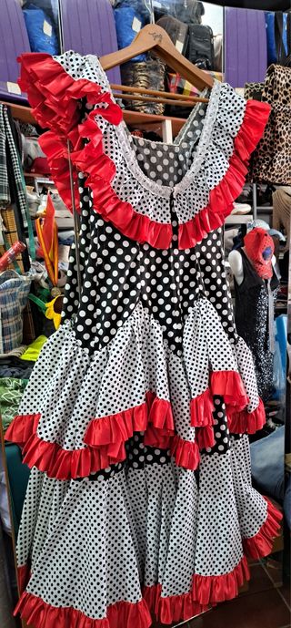 vestido flamenca en blanco,negro y rojo talla 42