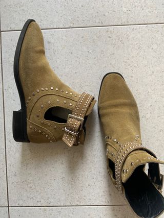 Botines Zara piel serraje y tachas
