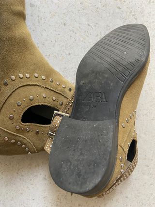 Botines Zara piel serraje y tachas
