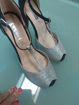 Sandalia plataforma alta t 39 negro y plateado bri