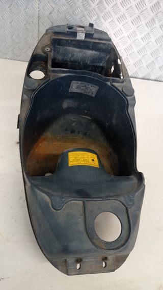 -Piaggio Liberty 49cc. Bañera,cofre
