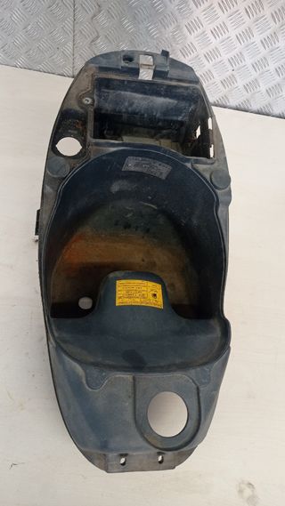 -Piaggio Liberty 49cc. Bañera,cofre