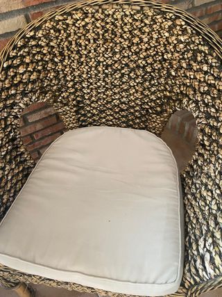 Conjunto de sillones y mesa de mimbre