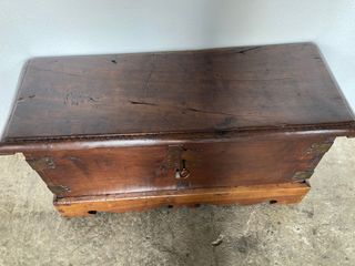 Arca nogal antigua restaurada