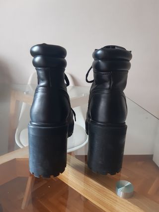 Botines con cordones