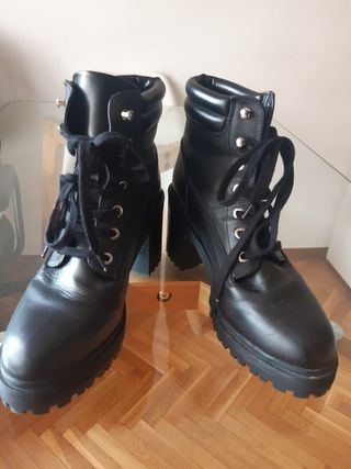 Botines con cordones