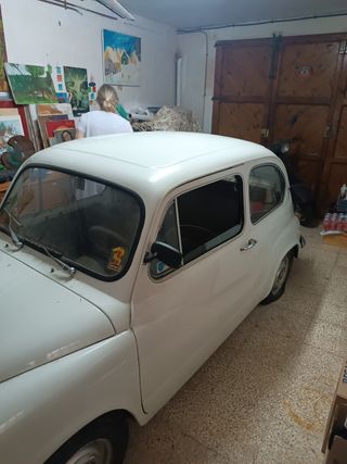 SEAT 600 72