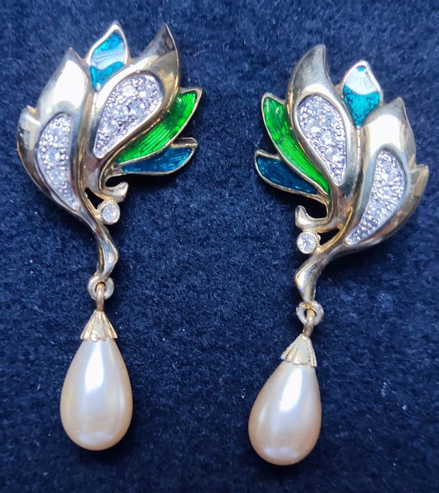 Pendiente bisutería nacarado brillantes perla M1