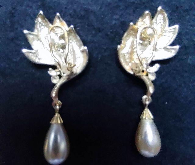 Pendiente bisutería nacarado brillantes perla M1