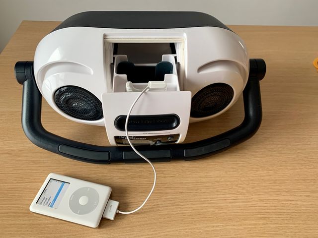 iSplash portable Stereo radio and dock for iPod