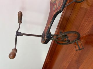 Antiguo juguete triciclo C.1900 policromado