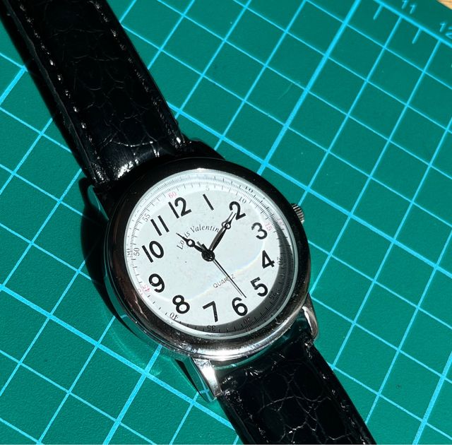 Reloj sencillo y elegante fácil de leer