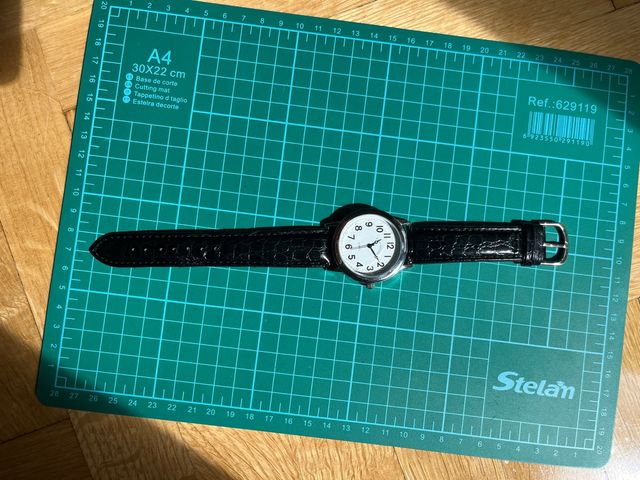 Reloj sencillo y elegante fácil de leer