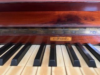 Piano antiguo para coleccionista
