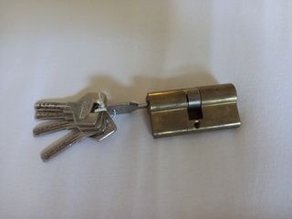 bombin cerradura puerta blindada