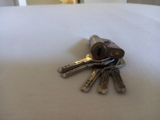 bombin cerradura puerta blindada