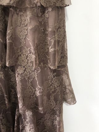 Vestido fiesta largo de encaje. Color marrón. T 40