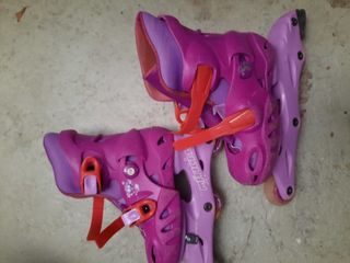 Patines de niña talla 31-34 con casco