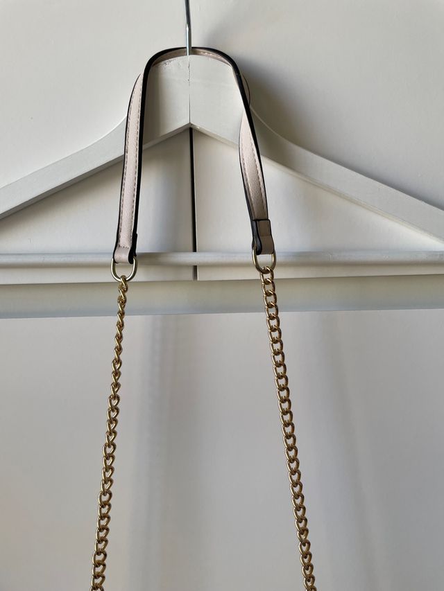 Bolso rosa con perlas