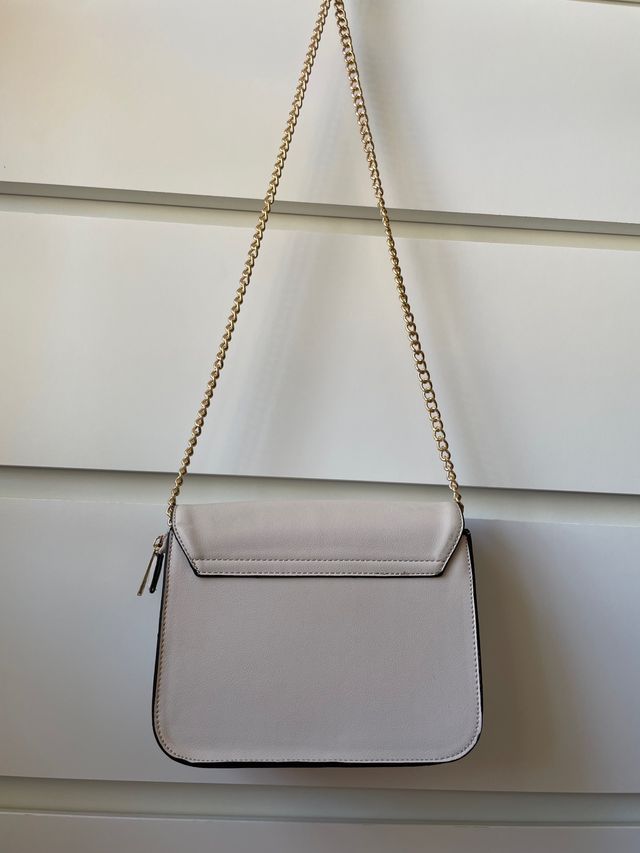 Bolso rosa con perlas